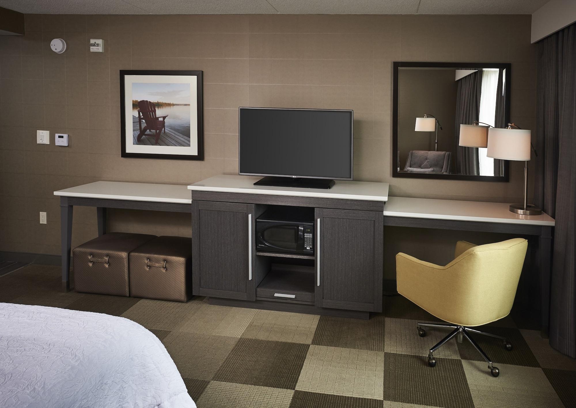 Hampton Inn By Hilton Sarnia/Point Edward Exterior photo