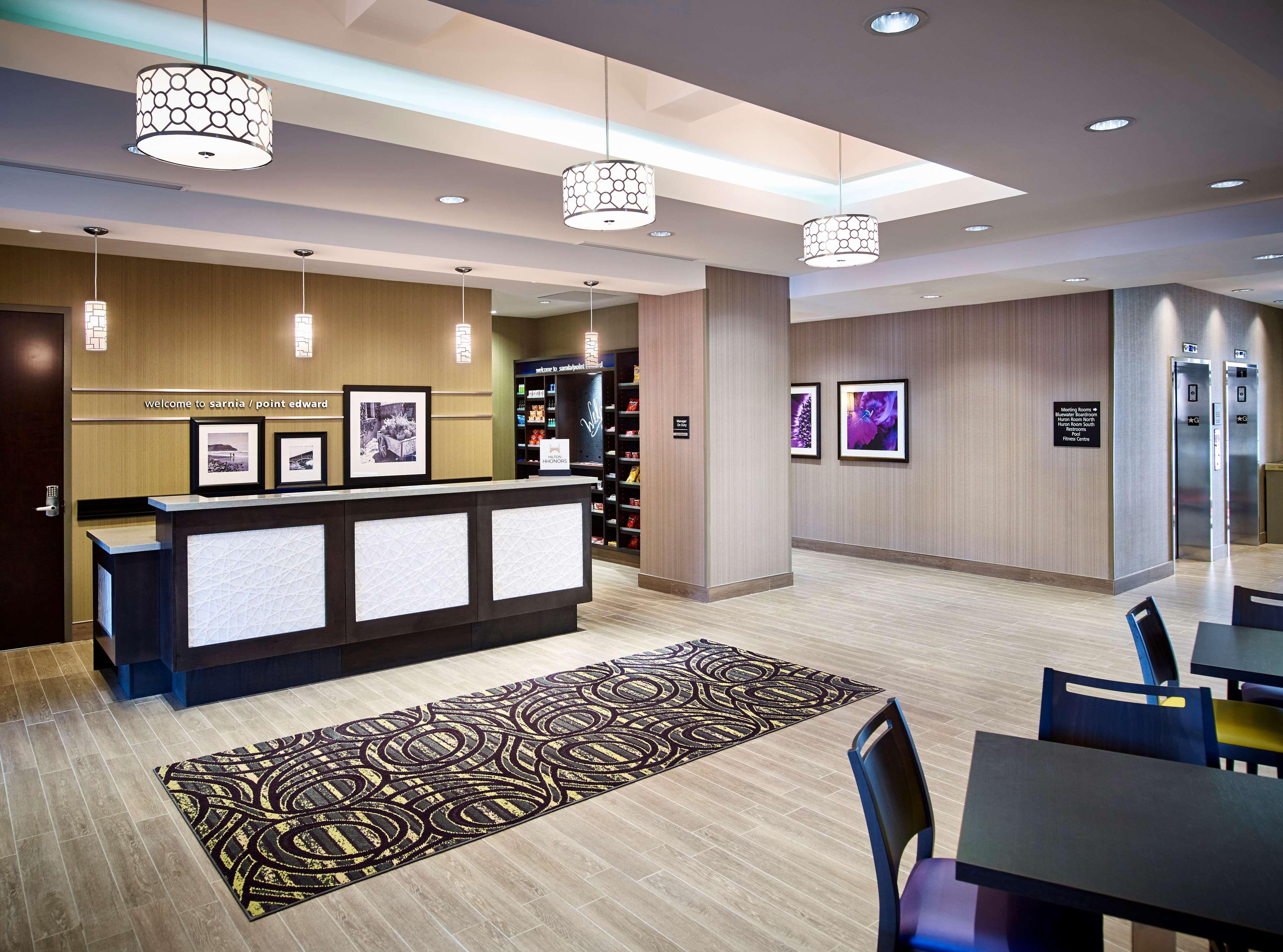 Hampton Inn By Hilton Sarnia/Point Edward Exterior photo