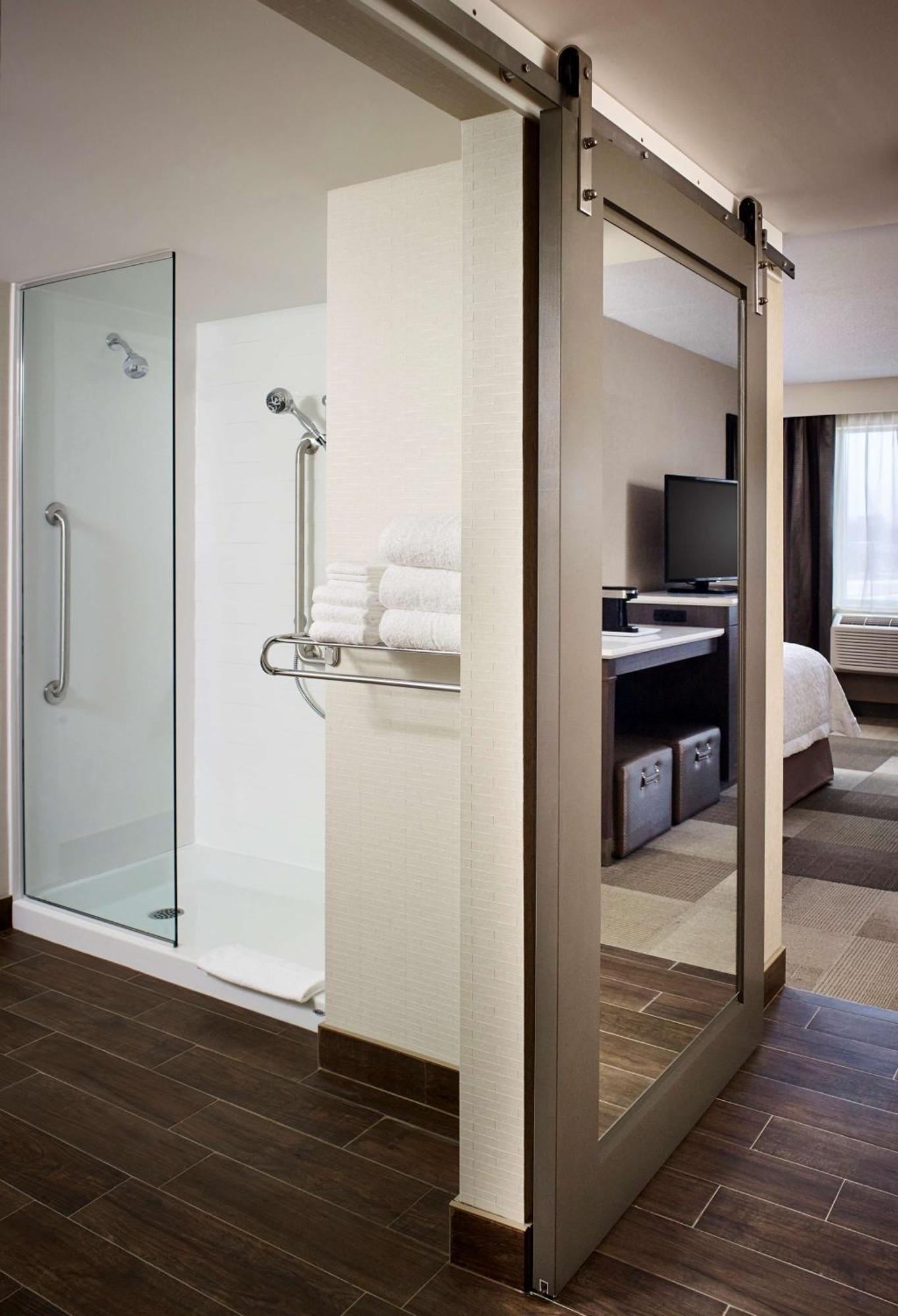 Hampton Inn By Hilton Sarnia/Point Edward Exterior photo