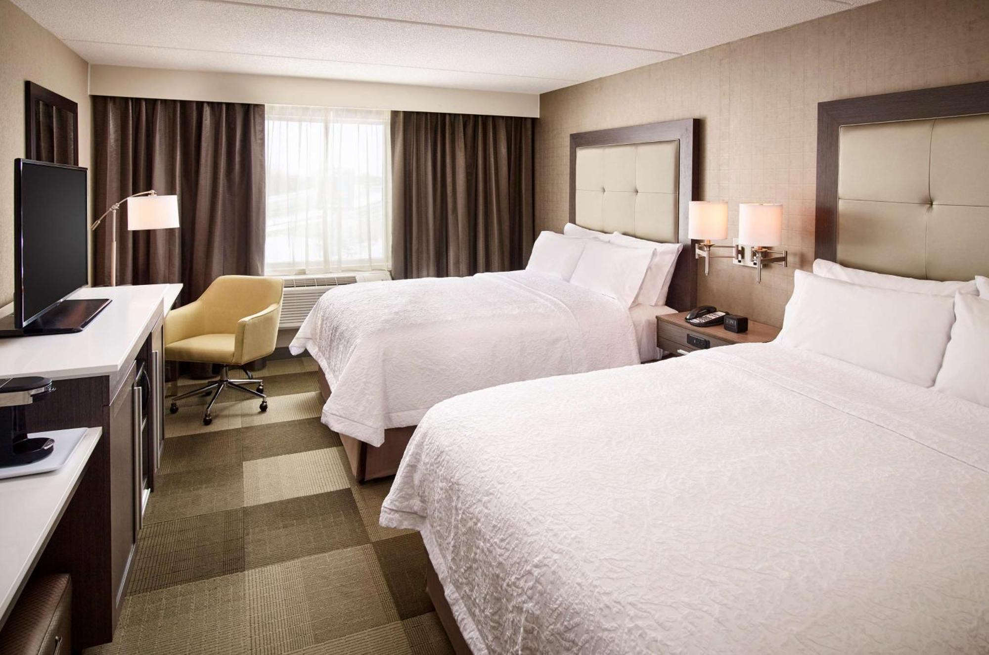 Hampton Inn By Hilton Sarnia/Point Edward Exterior photo