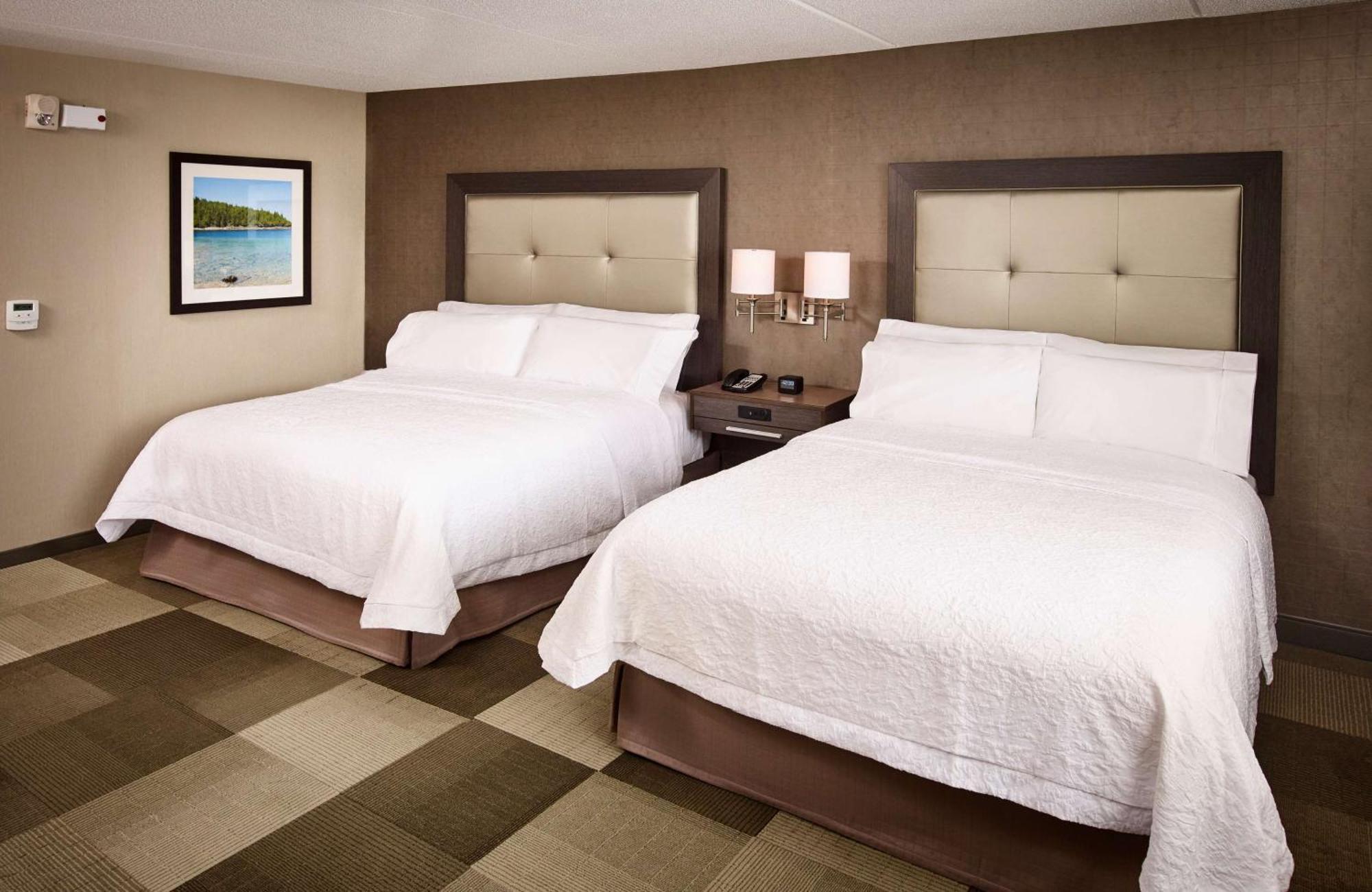 Hampton Inn By Hilton Sarnia/Point Edward Exterior photo